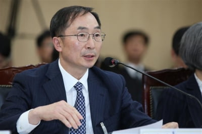 [속보] 文 대통령, 중앙선관위원 후보 김필곤 지명