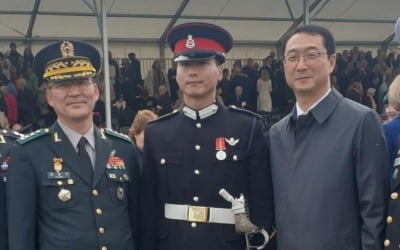 한국 육사 생도 英 왕립사관학교 첫 졸업…양국 군사 교류 확대