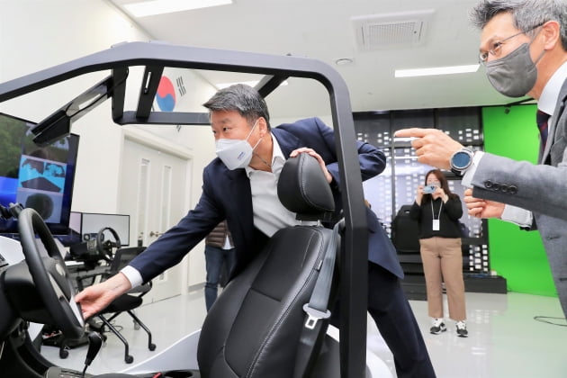 김학도 중진공 이사장, 메타버스 기업 이노시뮬레이션 방문