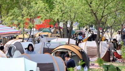 오후 6시 전국서 2만9324명 확진…전날대비 '반토막'