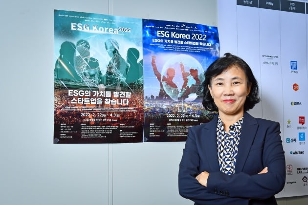 'ESG 코리아 2022' 포스터 앞에서 여지영 SK텔레콤 부사장이 포즈를 취하고 있다. 사진=서범세 기자 