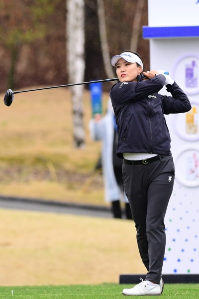 [포토] 유소연, '끝까지 공 바라본다'