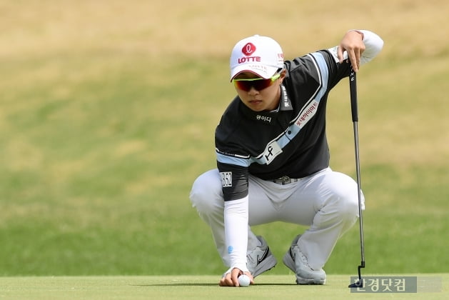 [포토] 김효주, '신중하게 그린 살피며~'