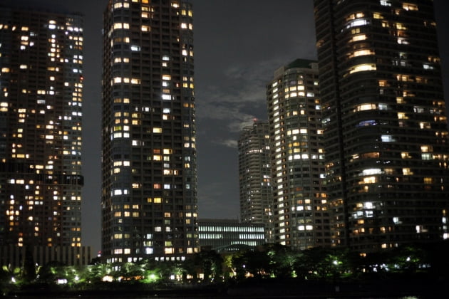 일본 도심의 고급 아파트 단지 야경 / JAPAN NOW