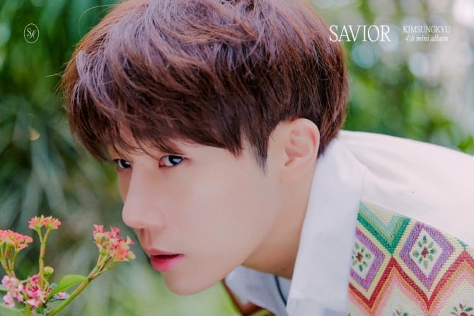 김성규, '포근+따뜻' 봄 감성 물씬…'SAVIOR' 새 콘셉트 포토 공개