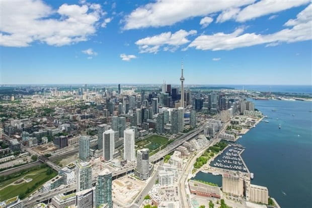 토론토의 아이콘인 CN타워가 보이는 시내전경. 사진=한경DB