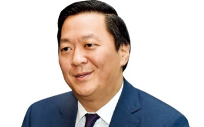 5.6억달러 받은 KKR 한국계 조지프 배…아마존·인텔 CEO 제쳐
