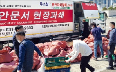 尹, 취임 즉시 국방부서 집무 시작…"안보 공백 없을 것"