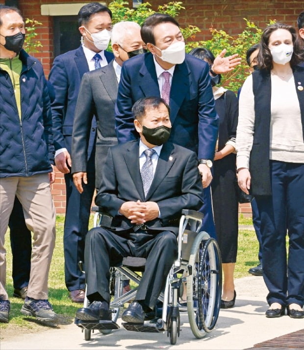 [포토] 재난 피해자·유가족 만난 윤석열 당선인