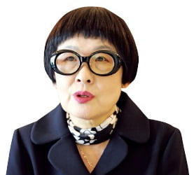 김혜순 시인 "엄마의 죽음이란 개인적 고통…'전 지구적 비탄'으로 바라봤죠"