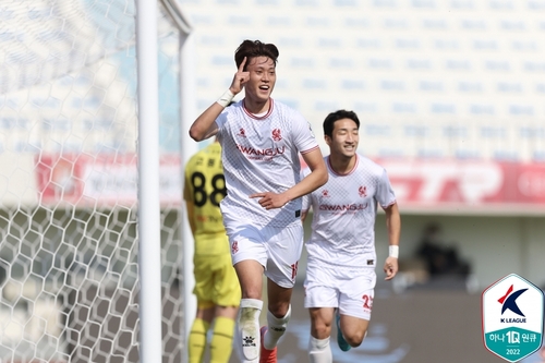 '허율 결승골' K리그2 광주, 10명 싸운 경남에 2-1 역전승(종합)