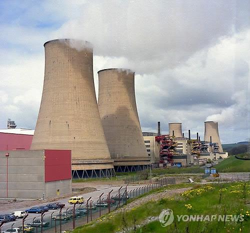 "영, 2050년까지 최대 7기 건설…러 의존 줄여 에너지 독립"