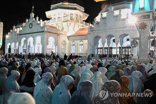 [월드&포토] 인도네시아, 정상화된 라마단에 '들썩'