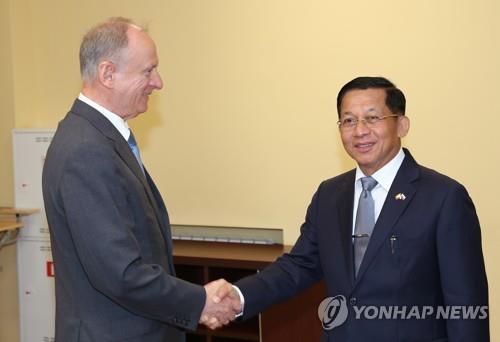 [미얀마르포] 쿠데타 군부 장악 언론엔 '러 민간인 학살'은 없었다