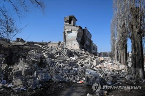 [우크라 침공] 우크라 주민들 "러, 우리를 인간방패로 썼다"