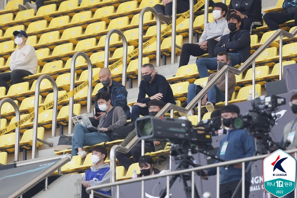 제 궤도 오르는 전북, 성남에 4-0 대승…외인 공격수 골 잔치