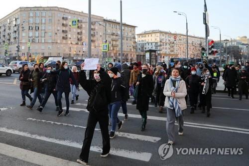 [우크라 침공] 감시사회 된 러시아…학생이 교사 신고