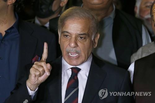 '정치 명가' 출신 샤리프, 파키스탄 새총리 선출…"정의의 승리"(종합2보)