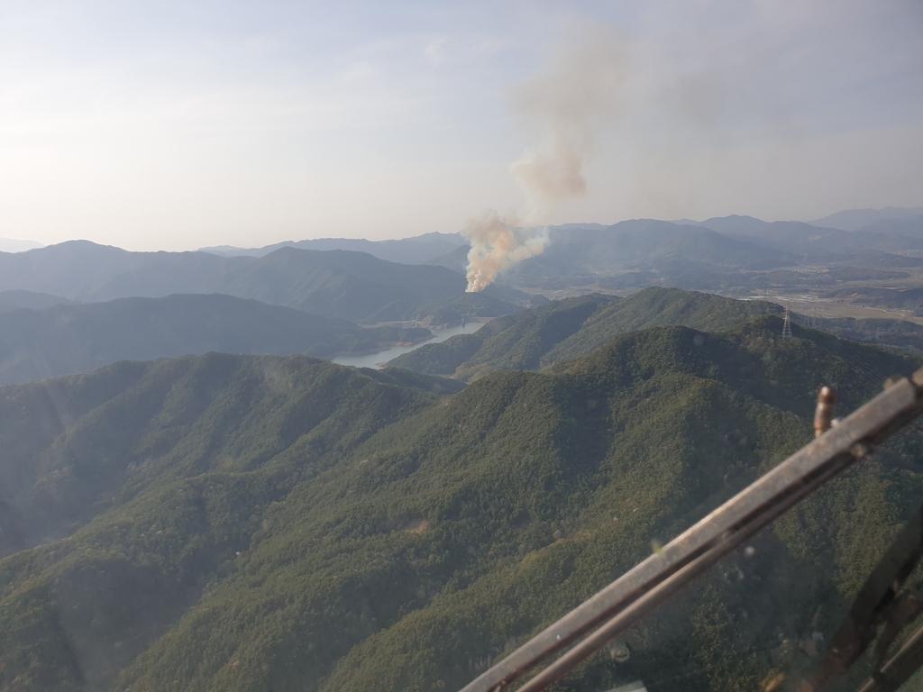 건조한 날씨에 광주·전남서 산불 잇달아(종합2보)