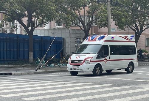 [상하이는 지금] "누가 제발 해열제를"…한밤중 창밖 호소한 엄마