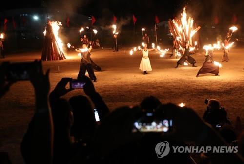 기대 커진 일상회복…3년 만에 다시 '축제의 봄' 맞나