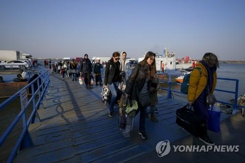 [우크라 침공] 유엔 "난민 500만 명 육박…사망자도 약 2천 명"