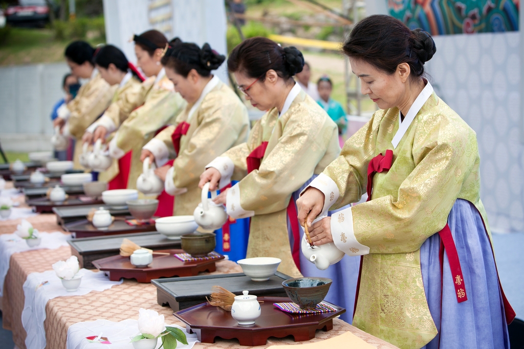 '천년을 넘어 세계로' 하동야생차축제 3년 만에 대면축제 개최