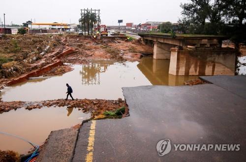 남아공 홍수 사망자 443명으로 늘어…63명 실종