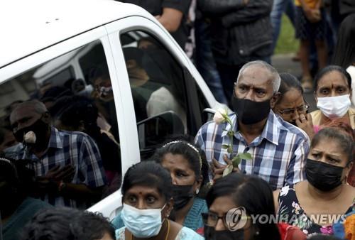 [월드&포토] 처참한 홍수 피해 속 재기 몸부림하는 남아공