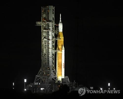 달 로켓 연료주입 실패 결국 격납고행…6월 발사 "도전적 과제"