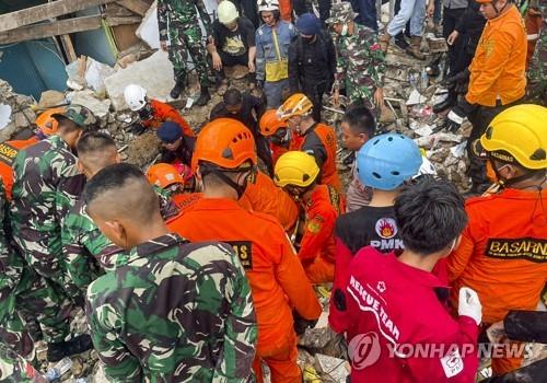 인도네시아 편의점 건물 폭삭…4명 사망·9명 부상