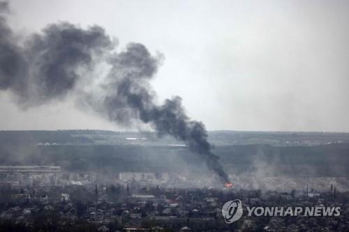 [우크라 침공] 주에티오피아 러 대사관에 청년들 장사진…"참전하겠다"