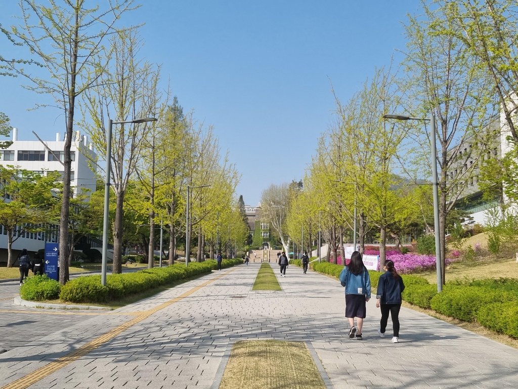 캠퍼스의 봄은 아직…코로나 학번 "해본 것도 없이 2년이 훌쩍"