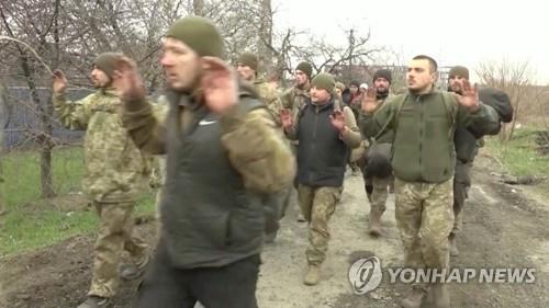 [우크라 침공] 영국인 포로 가족 "러 TV에 나온 모습 보기 괴롭다"