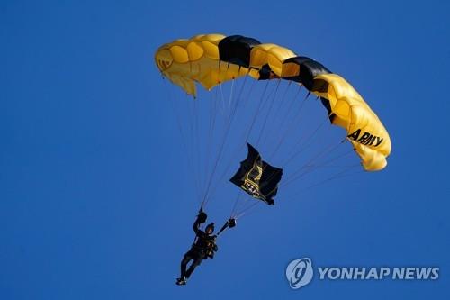 야구장 낙하시범에 美경찰 화들짝…의회 대피령 소동(종합)