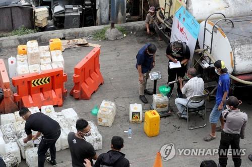 인니 식용유 파동 속 고위급 비리 논란…"누군가 시장서 게임"