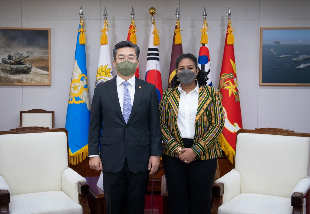 국방장관, 주한가나대사 접견…국방협력 강화 논의