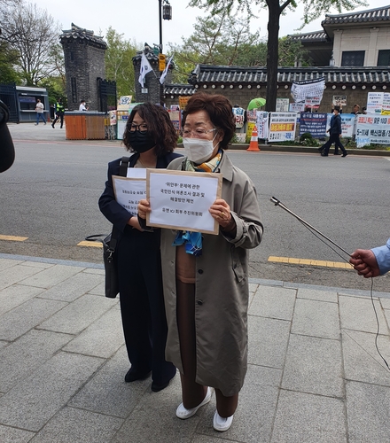 인수위 찾은 이용수 할머니 "한일협의단과 함께 일본 가겠다"(종합)