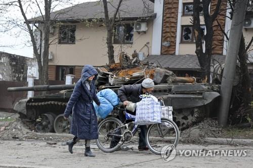 [우크라 침공] "마리우폴서 민간인 태운 피란버스 4대 빠져나와"