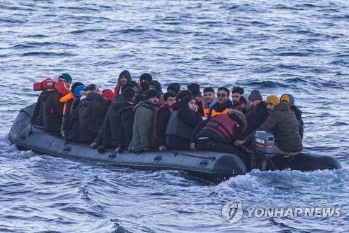 영국서 보내는 이주민 받는 르완다 속내는 '인권탄압국 세탁'