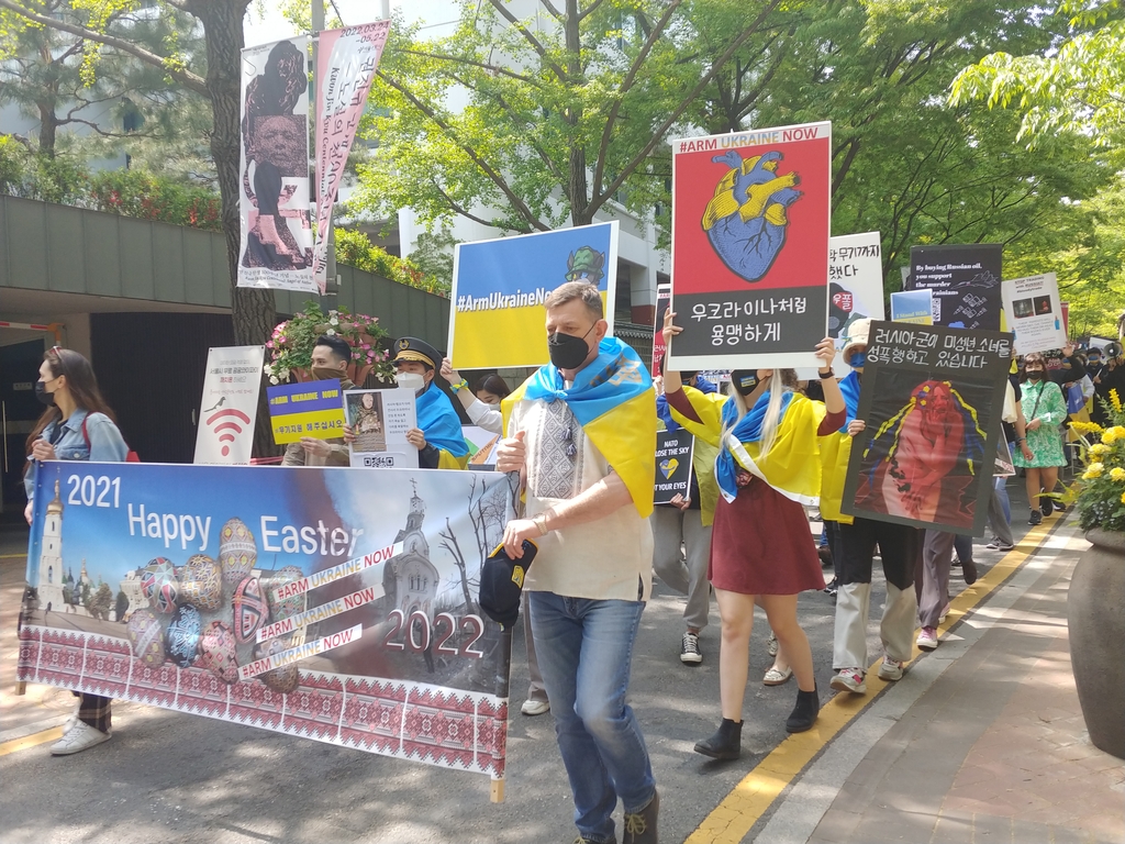 "우크라이나에 평화를"…휴일 서울 도심 곳곳서 반전 행진