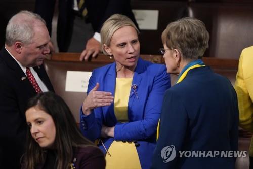 [우크라 침공] 美 유일 우크라계 연방의원 "바이든 현지 방문해야"