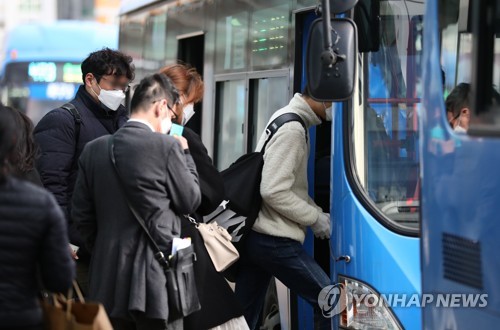 대구 시내버스 노사 임금협상 결론 못내…26일까지 연장