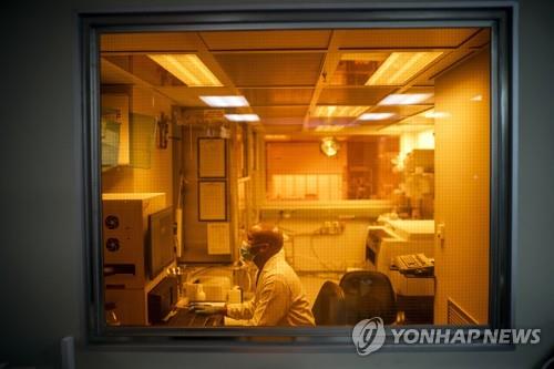 남아공 오미크론 하위변이 BA.4, BA.5 우세화…양성률↑