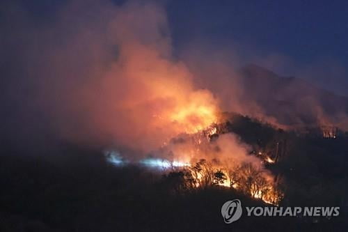 하남 위례신도시 청량산 불, 1,500평 태우고 확산…"즉시 대피하라"