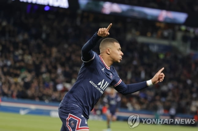 "음바페 가지마"…PSG, 계약금만 2400억원 준비