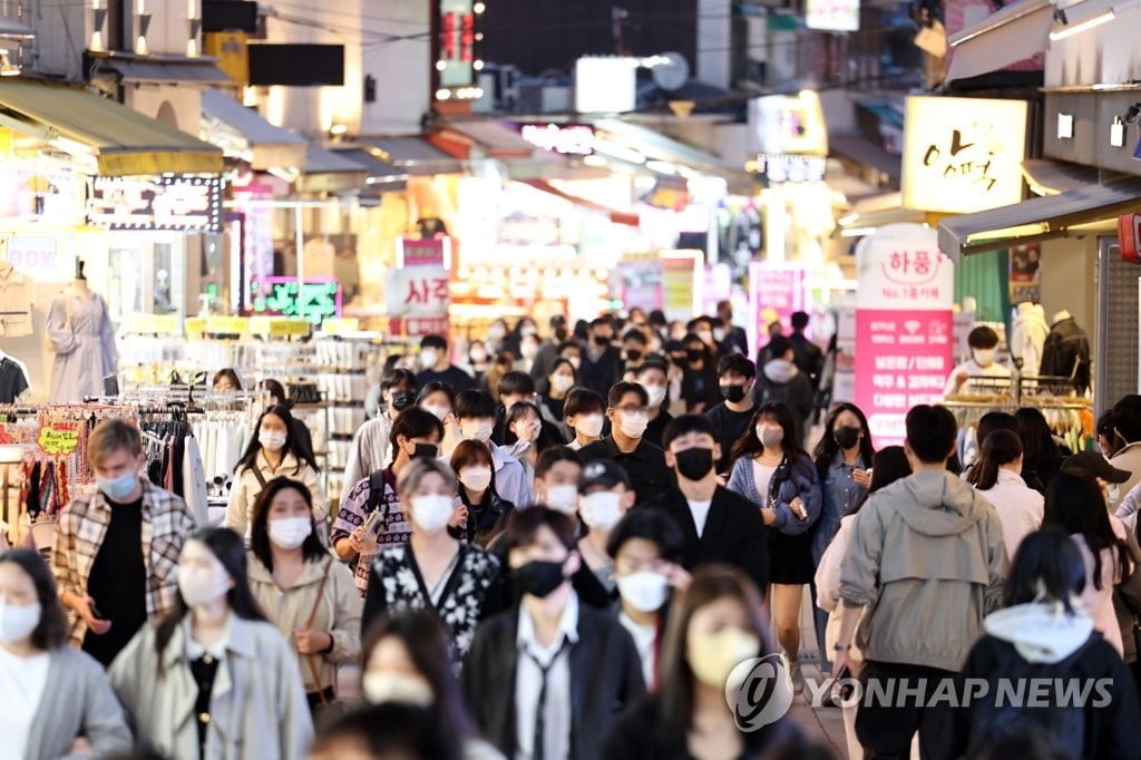 오늘부터 거리두기 해제…757일 만에 일상으로