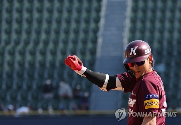 '레전드' 父기록 넘었다…이정후, 최연소·최소경기 900안타