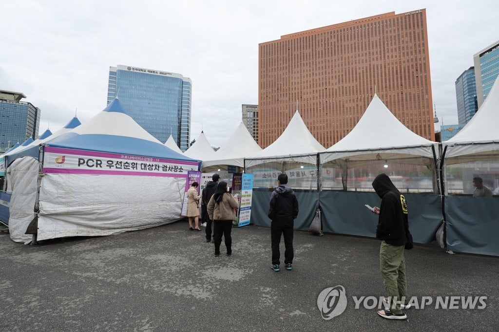 오후 6시까지 확진자 어제 절반 급감…3만9958명