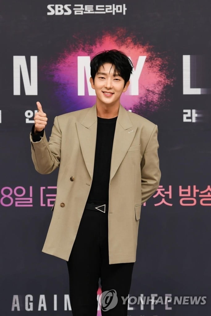 배우 이준기 코로나19 확진…"모든 일정 취소"